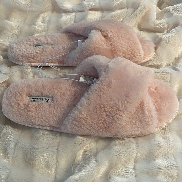 Plush slippers BNWT - Picture 2 of 6